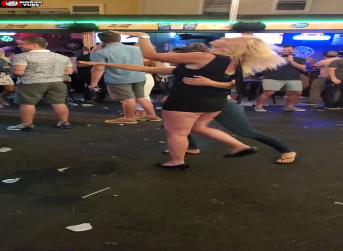 Video :This woman truly needs some care, gentlemen